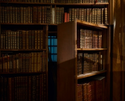 door hidden behind bookcase